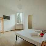 Essential White Apartman