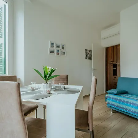 Apartman Essential White Róma