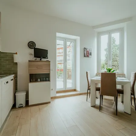 Apartman Essential White Róma