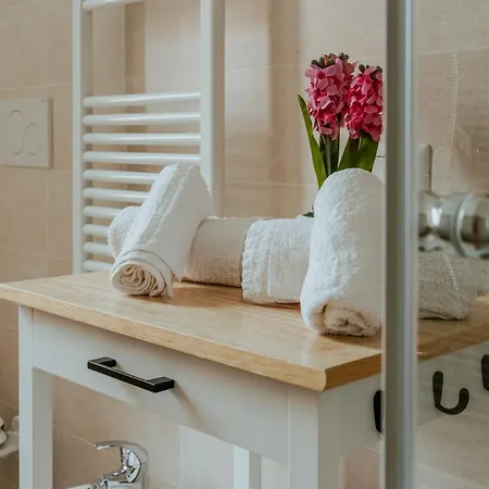 Essential White Apartman